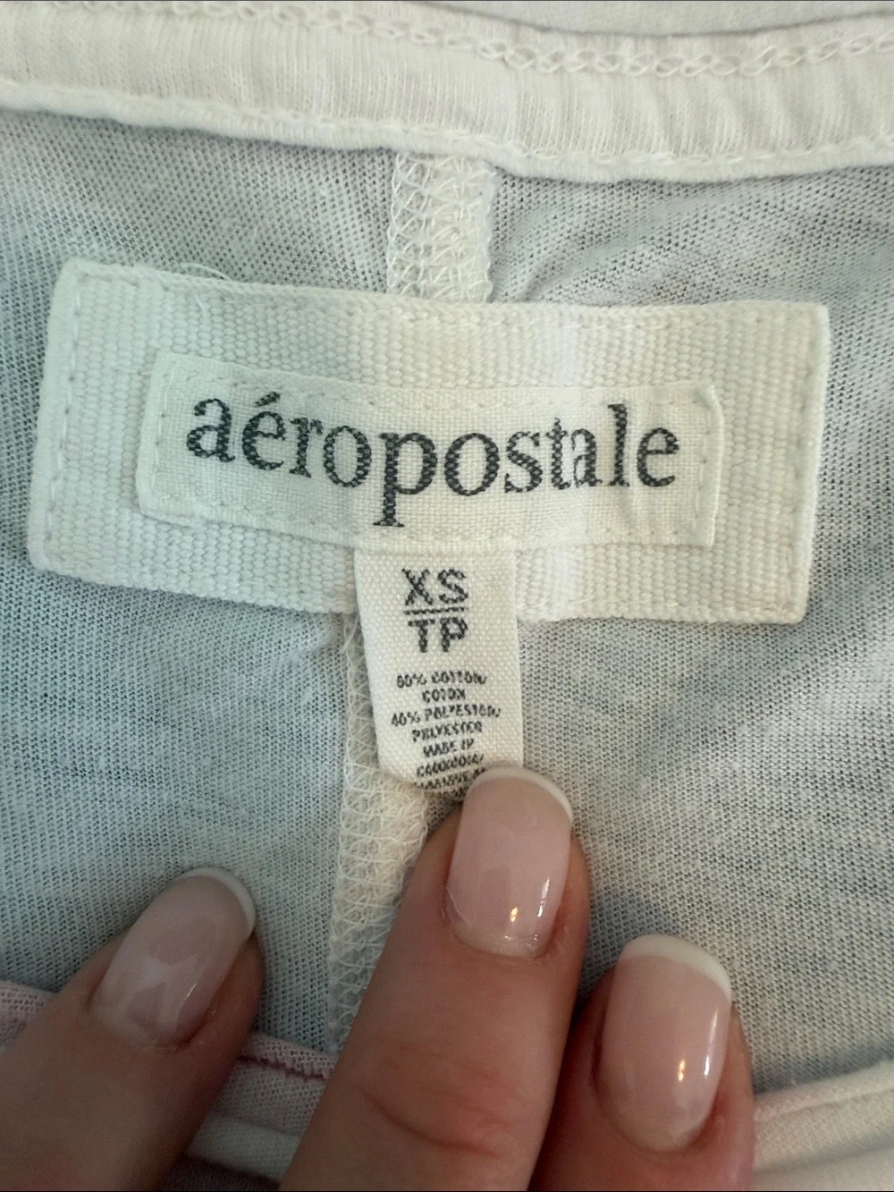 2000’s aéropostale Women’s White Floral and Sequined Print Short Sleeve Top
